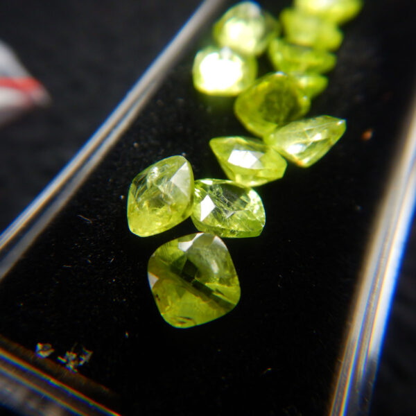 Facetted Square Peridot 0.5 ct (B grade)