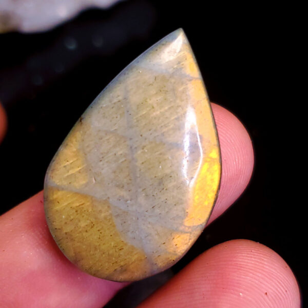 Labradorite cabochon A