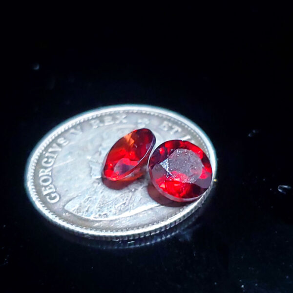 Facetted Round Garnet roughly .7 ct