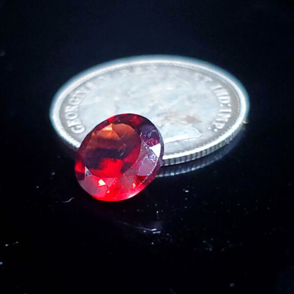 Facetted Round Garnet roughly 1.3 ct