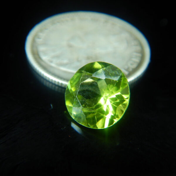 Facetted Circle Peridot 1.3 ct