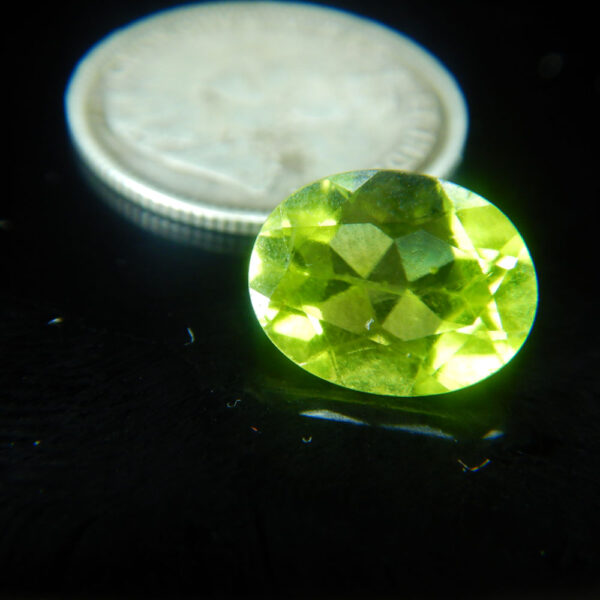 Facetted oval Peridot 1.5