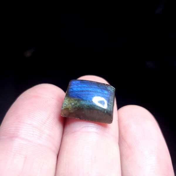 Labradorite cabochon F