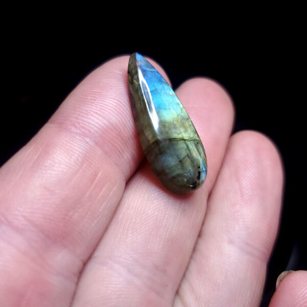 Labradorite cabochon D