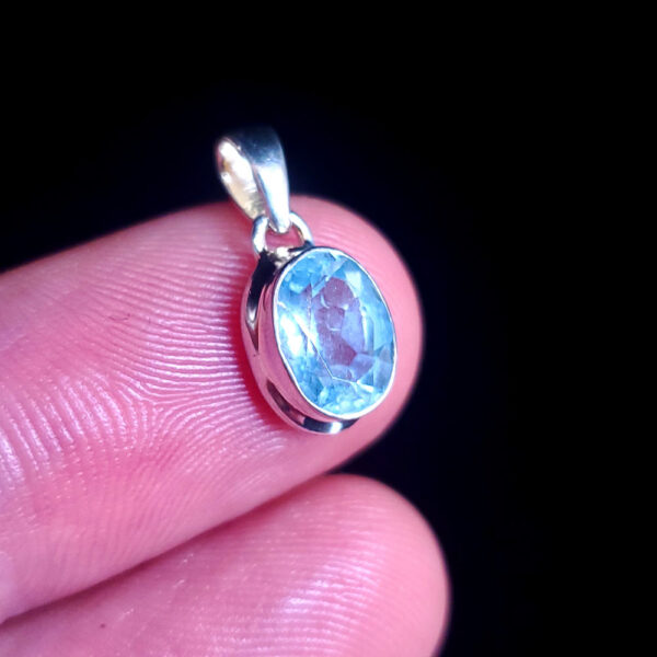 Aquamarine crystal pendant K