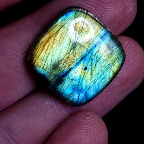 Labradorite cabochon B