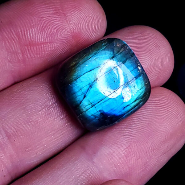 Labradorite cabochon E