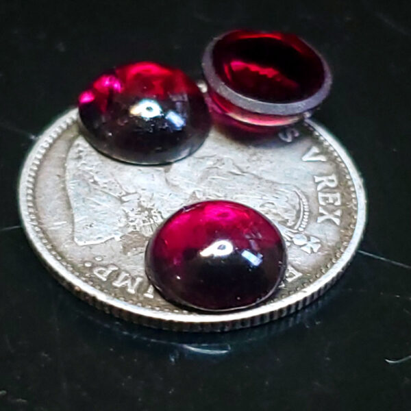 Garnet cabochon small circle