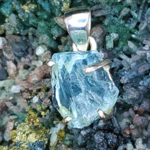 Aquamarine crystal pendant E