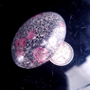 Garnet in host cabochon C