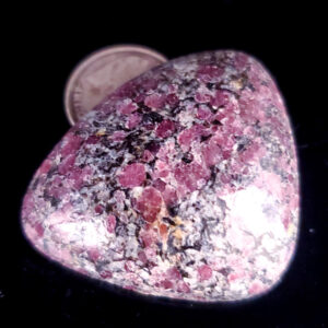 Garnet in host cabochon E