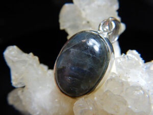 Sapphire pendant K