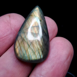Labradorite cabochon B