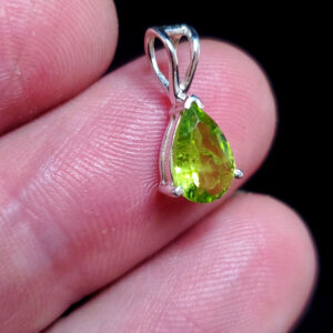 Peridot pendant F (teardrop)