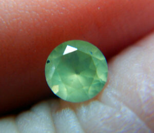 Montana sapphire facetted Q