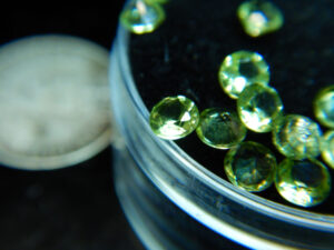 JGG facetted circle peridot .1ct