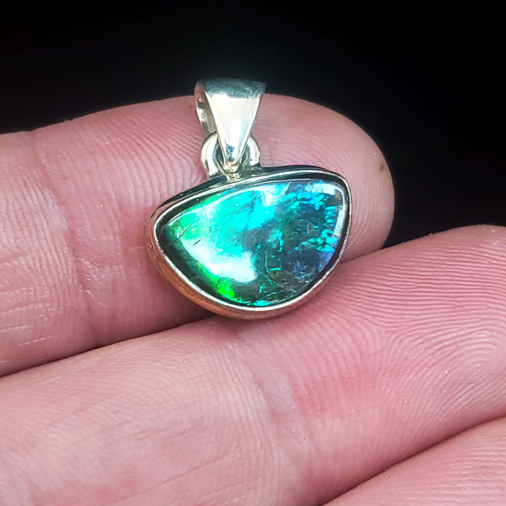 Ammolite Pendant I