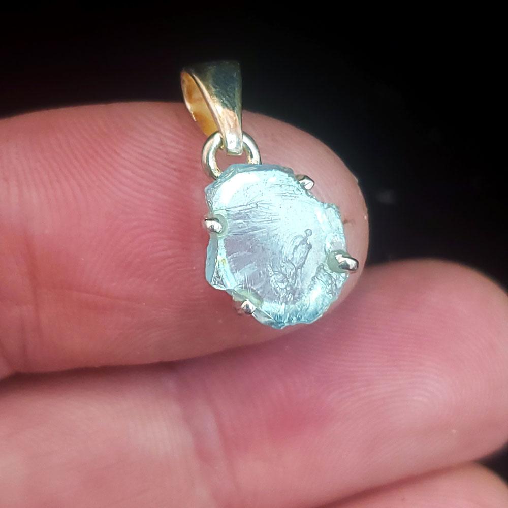 Aquamarine crystal pendant B