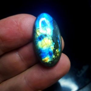 Labradorite cabochon G