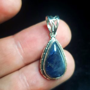 Sapphire pendant A