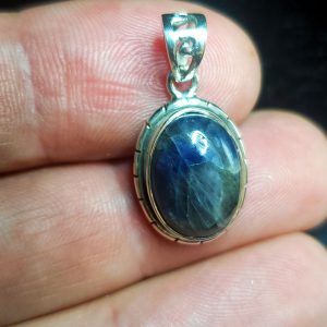 Sapphire pendant J