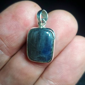 Sapphire pendant R