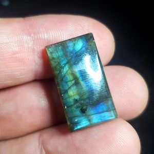 Labradorite cabochon D