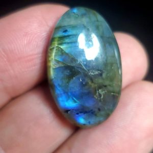 Labradorite cabochon I