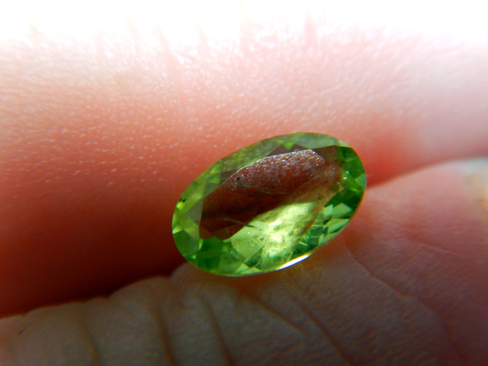 JGG facetted oval peridot .91ct