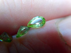 JGG facetted teardrop peridot .17ct