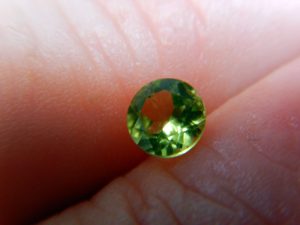 JGG facetted circle peridot .5ct