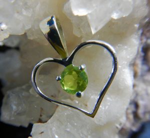 Peridot pendant I (Heart)