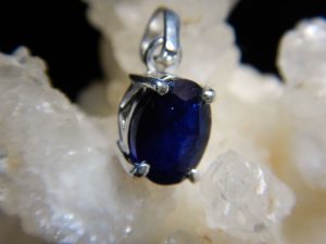 Sapphire oval pendant