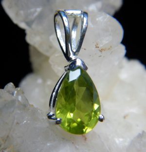 Peridot pendant F (teardrop)