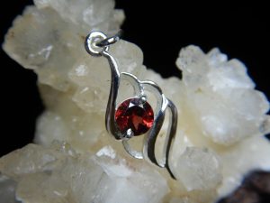 Garnet pendant (stylized)