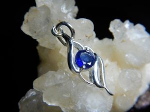 Sapphire stylized pendant