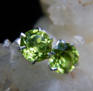 Peridot earrings (studs)