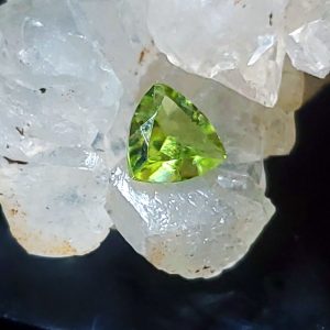 Facetted Trillion cut Peridot .39 ct