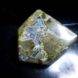 Thunderegg palm stone