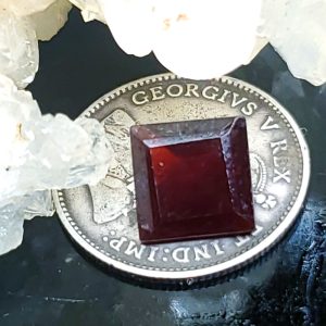 Facetted square Garnet roughly 1.7 ct