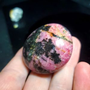 Rhodonite palm stone C