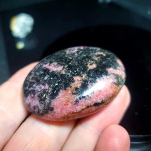 Rhodonite palm stone D
