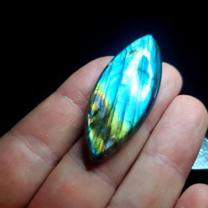 Labradorite cabochon G