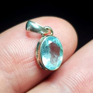 Aquamarine crystal pendant K