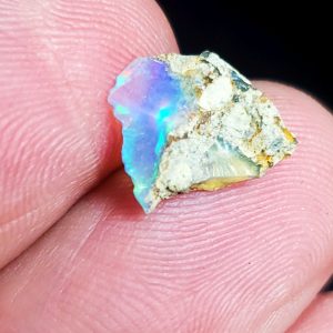 Precious opal 2ct