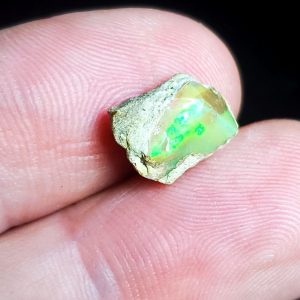 Precious opal 2.8ct