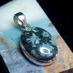 Flowerstone pendant C