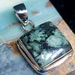 Flowerstone pendant E