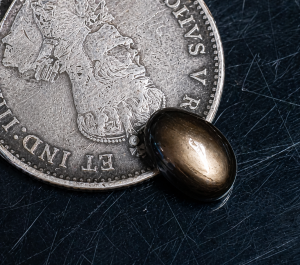 Sapphire cabochon L - black star