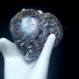 Garnet heart D